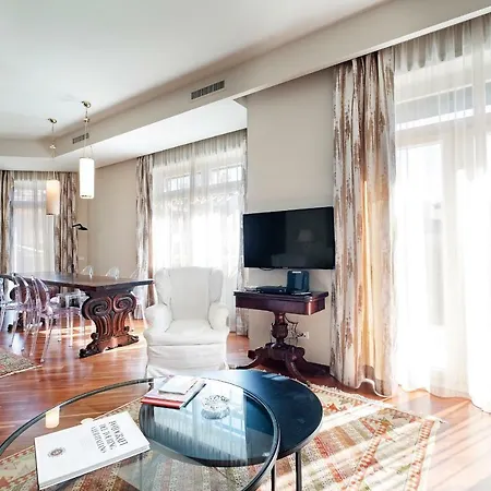 High End Flat 3bed 3bath Near Piazza Del Popolo Řím